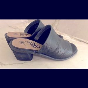 OTBT Black mules